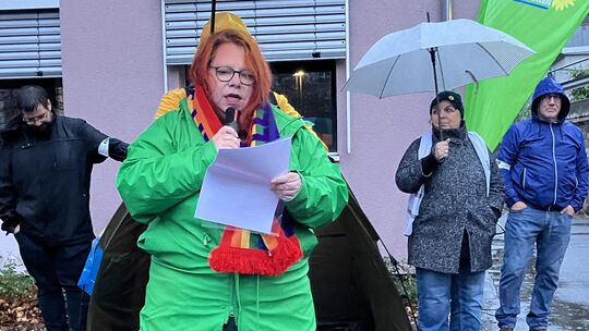 Monja Roepke, Fraktionsvorsitzende der Grünen im Idar-Obersteiner Stadtrat, bei der Mahnwache am Freitag. Nun nimmt ihre Fraktio