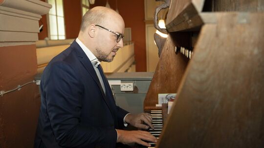 Carsten Ehret-Pyka spielte bei der Edelsteinserenade die Orgel.