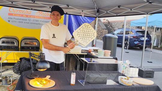 Oliver Lucic verkauft seit dem Sommer seine Pizzen auf dem Betzdorfer Wochenmarkt.