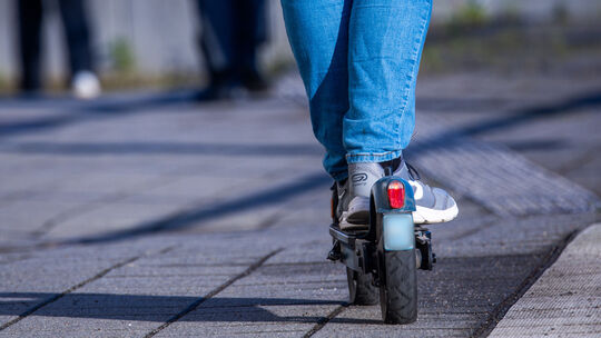 E-Scooter begegnen einem im öffentlichen Raum immer häufiger, auch in Koblenz.