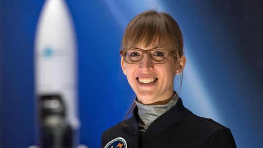 Insa Thiele-Eich absolvierte von August 2017 bis November 2020 eine theoretische und praktische Raumfahrt-Grundausbildung. Ihr V