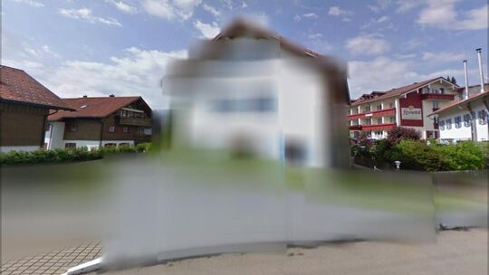 So kann es aussehen, wenn ein Haus bei Google Street View unkenntlich gemacht wurde. Ein neues Urteil befasst sich nun mit der V