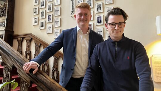 Irgendwann könnte auch das Foto von Jan-Philipp Groth (rechts) in der „Hall of Fame“ der WHU Vallendar hängen. Der 22-Jährige wa Irgendwann könnte auch das Foto von Jan-Philipp Groth (rechts) in der „Hall of Fame“ der WHU Vallendar hängen. Der 22-Jährige wa