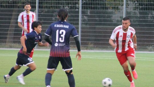 Basara Mainz (in Blau) ist eine der Mannschaften, mit denen in dieser Saison in der Verbandsliga Südwest zu rechnen ist. Aktuell