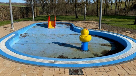 Das Planschbecken im Freibad Katzenelnbogen ist sanierungsbedürftig und genügt nicht mehr aktuellen Vorschriften.