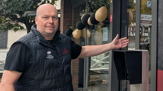 Steaks, Würstchen oder Speiseeis noch nach Ladenschluss kaufen: Ein neues Hybridstore-Angebot macht das nun in Daaden in der Met