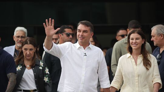 Flavio Bolsonaro und seine Frau Fernanda