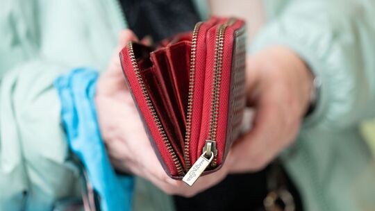 Kein Geld im Portemonnaie