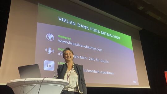 Bestsellerautorin Cordula Nussbaum gab beim Wirtschaftsforum in Andernach einen Vortrag zum Thema Reizüberflutung.