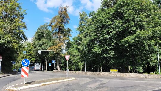 Während die Fahrwege für den motorisierten Verkehr im Knotenpunkt am Burggarten klar sind und aus Sicht der meisten Gremienmitgl