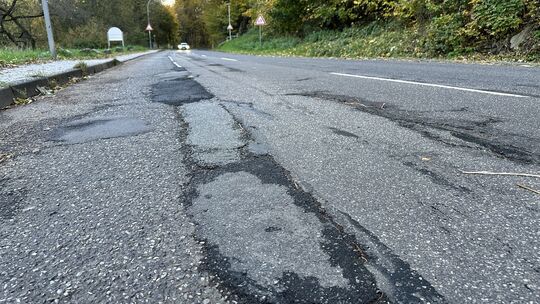 Die Wirzenborner Straße in Montabaur ist in beklagenswertem Zustand, die Sanierung zumindest des innerörtlichen Teils ist beauft