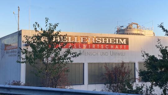 Noch prangt der Schriftzug Bellersheim am Standort Boden. Mittelfristig sollen nach der Übernahme die vier abfallwirtschaftliche