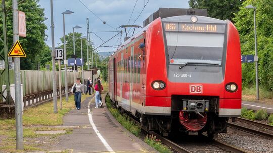 Vor der Sanierung der rechten Rheinschiene hielt je Fahrtrichtung nur stündlich der RB27 in Erpel. Das ändert sich mit dem neuen