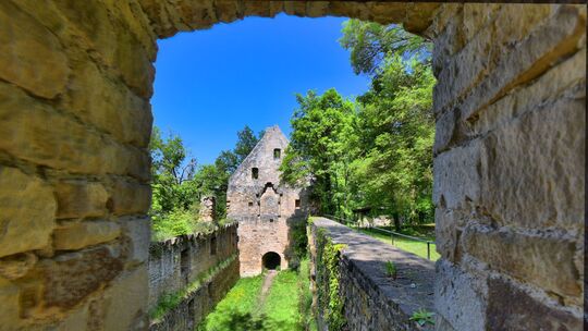 Die Klosterruine auf dem Disibodenberg: Hier haben Hildegard von Bingen, Jutta von Sponheim und Richardis von Stade viele Jahre