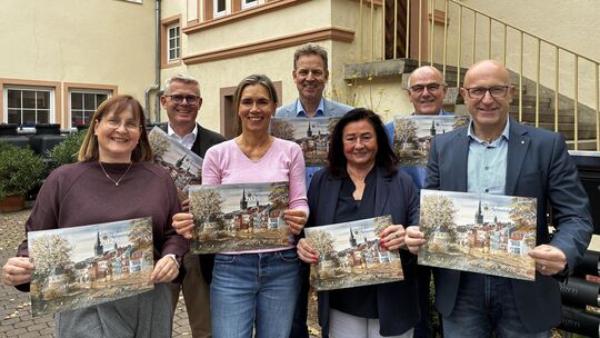 Das Kalender-Team des Lions Clubs Bad Kreuznach war auch in diesem Jahr wieder fleißig: Nicole Kallinowsky (von links), Jochen K