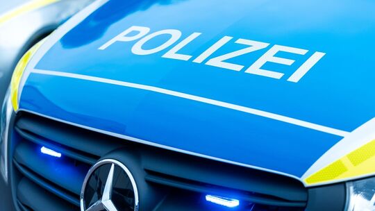 Die B412 zwischen Wehr und Rieden ist derzeit wegen Bergungsarbeiten gesperrt. Am Morgen war es zu einem Unfall gekommen, in den