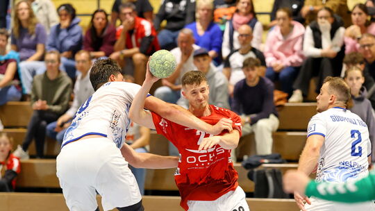 Für Jona Conrath (rotes Trikot) und die HSG Kastellaun/Simmern lief es zuletzt nicht so erfolgreich – und so könnte es am Samsta Für Jona Conrath (rotes Trikot) und die HSG Kastellaun/Simmern lief es zuletzt nicht so erfolgreich – und so könnte es am Samsta