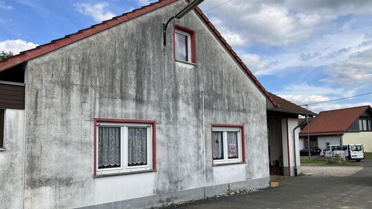 Das Feuerwehrgerätehaus in Brücken ist stark sanierungsbedürftig - das steht außer Frage. Doch in welchem Umfang soll ein Neubau