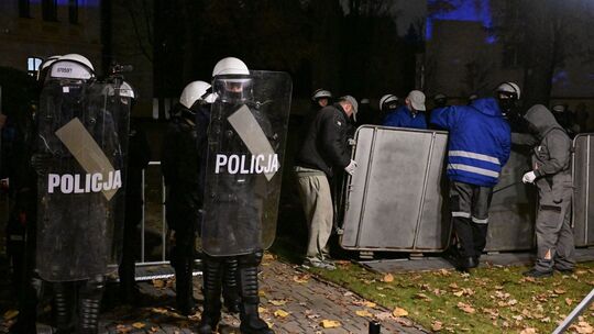 Polizei vor dem Gebäude des Verfassungsgerichts in Warschau