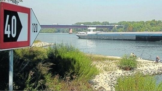 Toter Mann treibt im Rhein bei Laubenheim - Polizei ermittelt